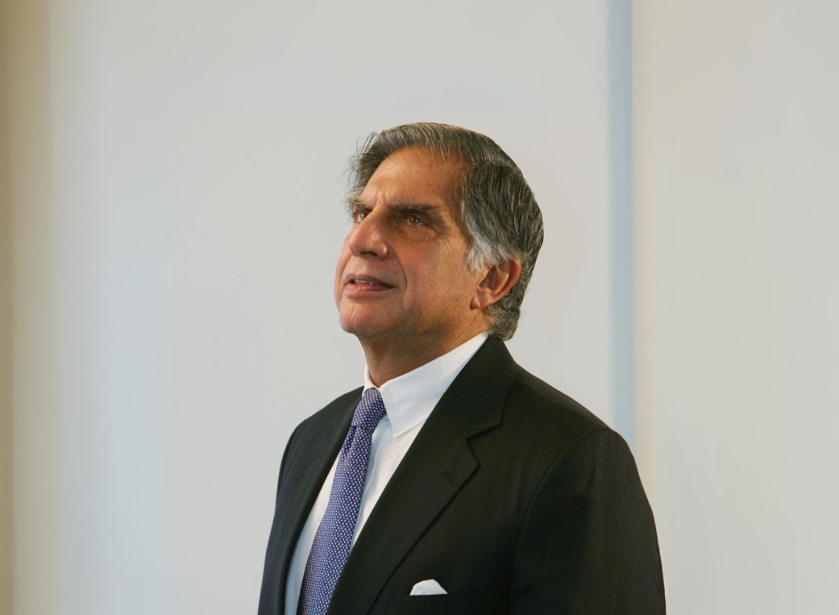 रतन टाटा की पूरी कहानी: जीवन, संघर्ष और सफलता का सफर