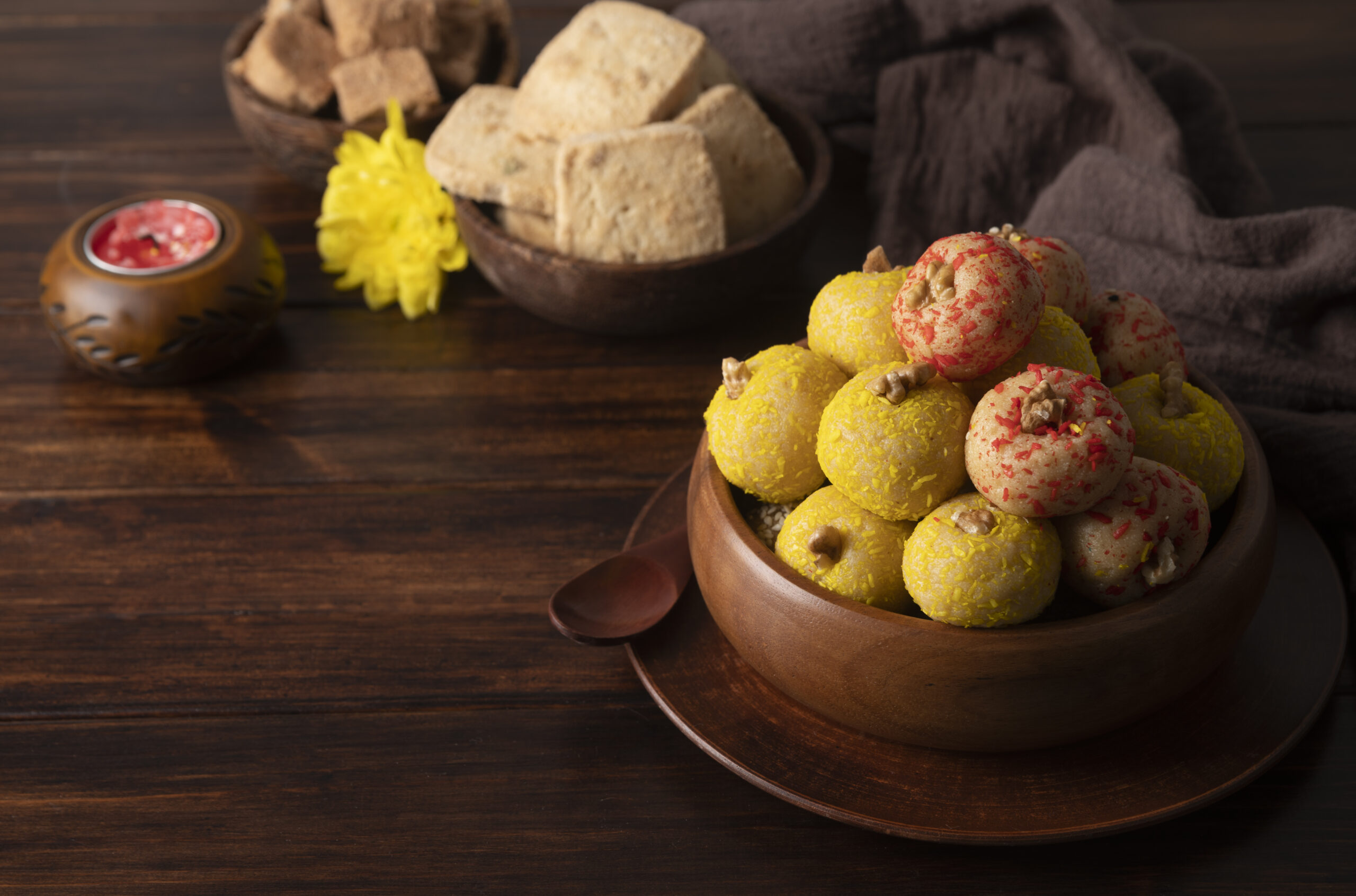 फेस्टिवल स्पेशल मिठाई (Diwali Special Ladoo Recipe): घर पर बनाएं परफेक्ट लड्डू